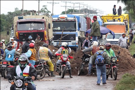 Los-bloqueos-golpean-con-mayor-fuerza-a-Santa-Cruz-