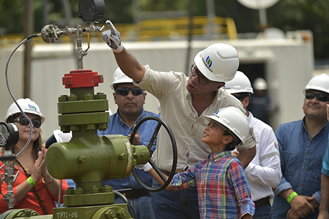 Ecuador-inicia-explotacion-de-su-mayor-reserva-petrolera-en-parque-amazonico