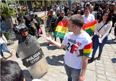 Activistas-parten-hacia-La-Paz-por-el-21F