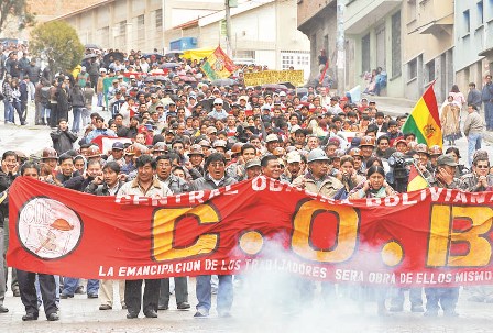 Comparan-los-conflictos-de-Evo-con-los-de-la-UDP