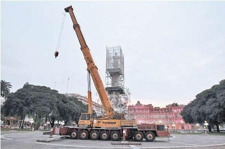 argentina-polemica-en-buenos-aires-por-estatua-donada-por-evo