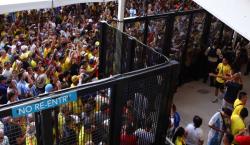 Por incidentes afuera del estadio, la final de la Copa América se posterga media hora 