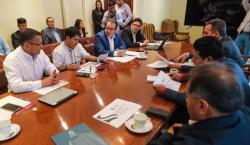 Gobernadores y técnicos se reúnen en Santa Cruz; prevén elaborar propuesta para salir de la crisis