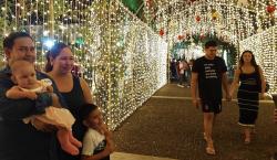 El paseo navideño de CRE encendió sus luces en la Plaza de la Luz