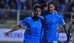 Bolívar golea a Vinto y avanza al ritmo de campeón