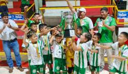 Santa Cruz se corona campeón invicto del Nacional Sub-8 de futsal