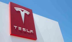 Tesla retira del mercado casi 700.000 vehículos