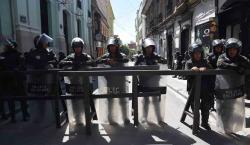 Marcha de sectores sociales “evistas” llega a El Alto y la Policía resguarda la plaza Murillo