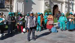 Trabajadores de La Paz Limpia protestan contra la Alcaldía por el no pago del servicio