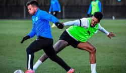 Bolívar entrena en predios del Aston Villa al que enfrentará este viernes en un amistoso