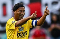 Etcheverry anuncia la llegada de Ronaldinho a Bolivia