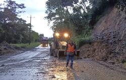 Deslizamientos afectan ruta Santa Cruz - Cochabamba y reducen la circulación a un solo carril