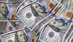 El salario mínimo valía $us 328 en 2022 y hoy equivale a $us 180 con el dólar paralelo, pese a incrementos