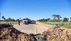 Transportistas en Yapacaní: El bloqueo que paraliza la ruta clave hacia Cochabamba