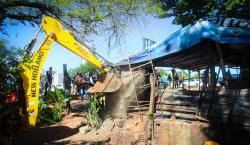 Desalojan a tres familias asentadas ilegalmente en terrenos municipales del Cordón Ecológico