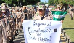 Gendarmes de la alcaldía cruceña realizan paro y piden ser incorporados a la Ley del Trabajo