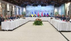 Moscú y Kiev acuerdan presentar propuestas de alto el fuego y el canje de 2.000 prisioneros