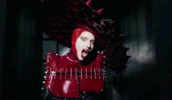 Lady Gaga se presentó en Singapur más gótica y teatral