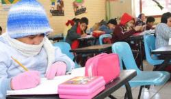 Anuncian tolerancia de hasta media hora en el ingreso a clases por frío polar en Santa Cruz