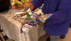 Después de cuatro meses de clases, la Alcaldía cruceña inicia la entrega del desayuno escolar