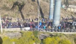 Choferes marchan desde la Ceja rumbo al centro paceño y disminuye el transporte público
