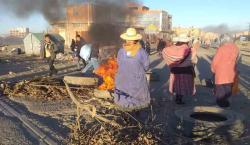 Protestas en aumento: Tercer día de bloqueos deja a Cochabamba aislada y al país en tensión