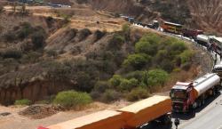 Transporte pesado cuantifica más de 3.000 vehículos varados por bloqueos y combustible en el país