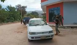 Operativo en Yacuiba contra el narcotráfico termina en balacera con dos policías heridos