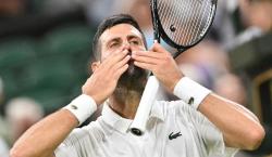 Djokovic iguala a Serena Williams en Wimbledon y va por más