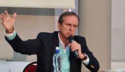 Tuto Quiroga afirma que recortará “unos miles” de funcionarios si es electo