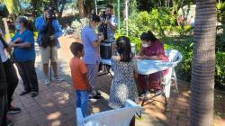 Vacunas contra el sarampión apuntan a espacios recreativos frecuentados por menores en Santa Cruz