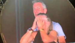 CEO deja Astronomer tras bochornoso momento con colega en show de Coldplay