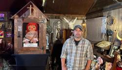 El tour del terror en crisis: exigen cancelar la gira de Annabelle tras muerte del encargado de cuidar a la muñeca