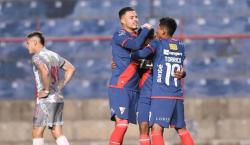 Goleada y liderazgo: Always Ready no da tregua y derrota 5-0 a Independiente