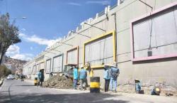 Detectan daño estructural en muro de contención en la Costanera, más de 100 viviendas están en riesgo