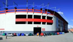 Bolivia-Brasil: denuncian venta de lugares en la fila para adquirir entradas