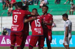 Guabirá golea a Vinto en el debut de Straccia como entrenador