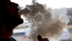 Singapur castigará el vapeo con azotes, multas o prisión