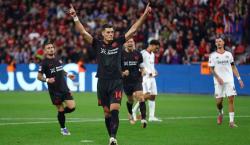 Con nueve jugadores, Leverkusen logra su primera victoria en la Bundesliga