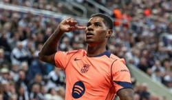 Barcelona golpea a Newcastle con doblete de Rashford