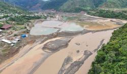Tipuani vuelve a inundarse por el desborde de un río