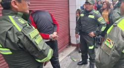 Envían a la cárcel al policía acusado de presunto rapto y violación de una adolescente cerca de su colegio