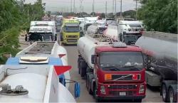 YPFB informa que por falta de pago cisternas no pueden descargar en Palmasola