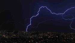 Alcaldía emite alerta por tormentas eléctricas y posible granizada en La Paz