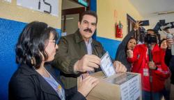 Manfred Reyes Villa dice que apoyará al que gane el balotaje, promete respaldo de su bancada