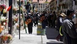 Todos Santos: sectores apoyan traslado al lunes del feriado; el gobierno decidirá el miércoles