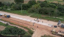 Ley promulgada por Arce da luz verde al crédito de $us 74,8 millones para la carretera Okinawa-Los Troncos