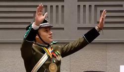 Edmand Lara jura como vicepresidente con el uniforme de la Policía Boliviana