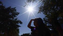 Emiten alerta por altos niveles de radiación y recomiendan limitar exposición al Sol