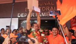 Mario Cronenbold recibe la personería de Firme y confirma candidatura a la alcaldía de Warnes